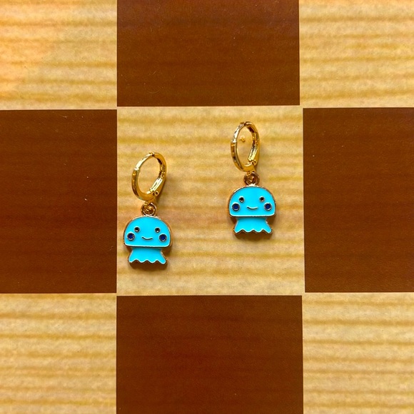 Jewelry - ⭐️3/$15!‎ Gold plated jellyfish earrings 🪼